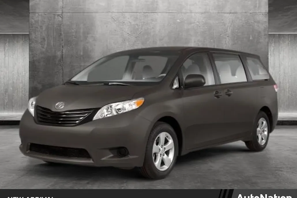 2012 Toyota Sienna SE photo 1