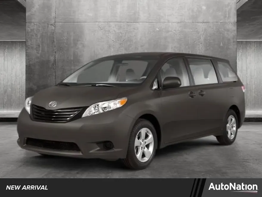2012 Toyota Sienna SE photo 1