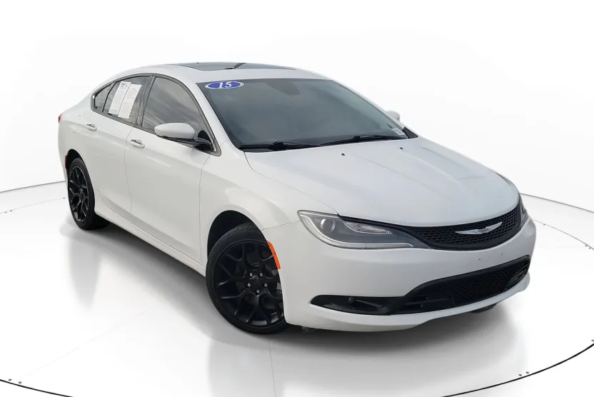 2015 Chrysler 200 C photo 1
