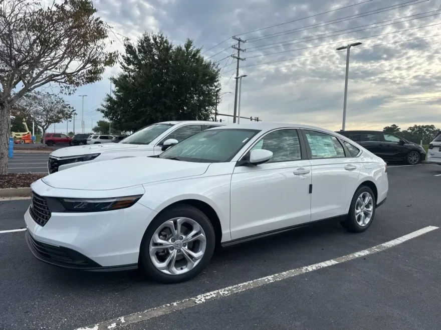 2025 Honda Accord LX photo 1
