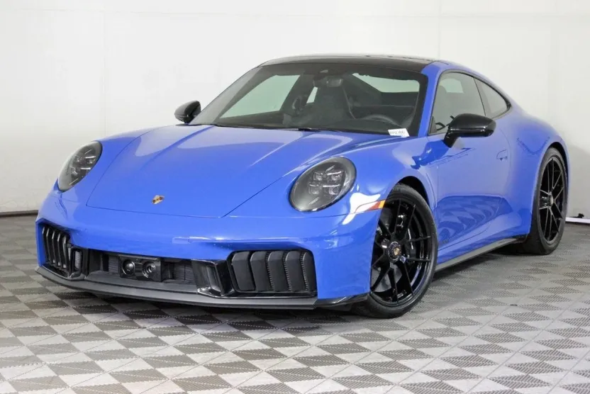 2025 Porsche 911 4 GTS photo 1