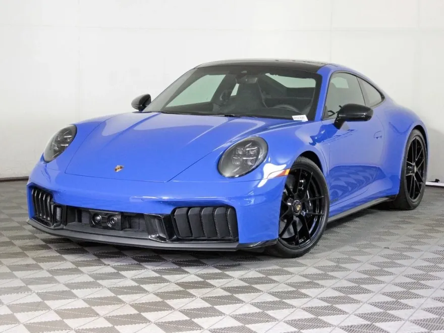 2025 Porsche 911 4 GTS photo 1
