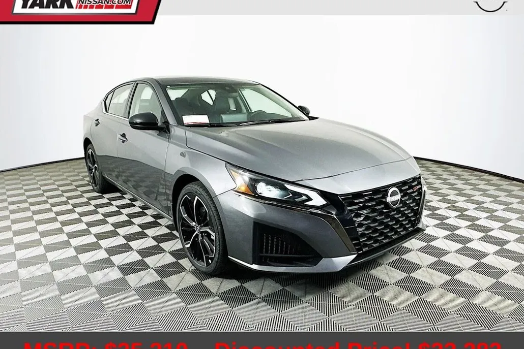 2025 Nissan Altima SR photo 1