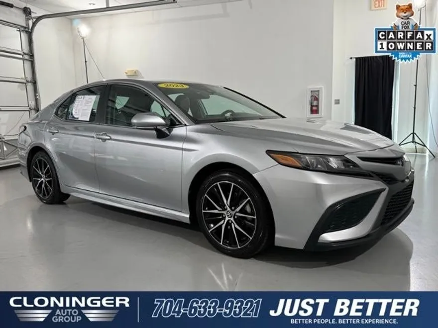 2023 Toyota Camry SE photo 1