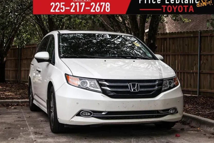 2015 Honda Odyssey Touring photo 1