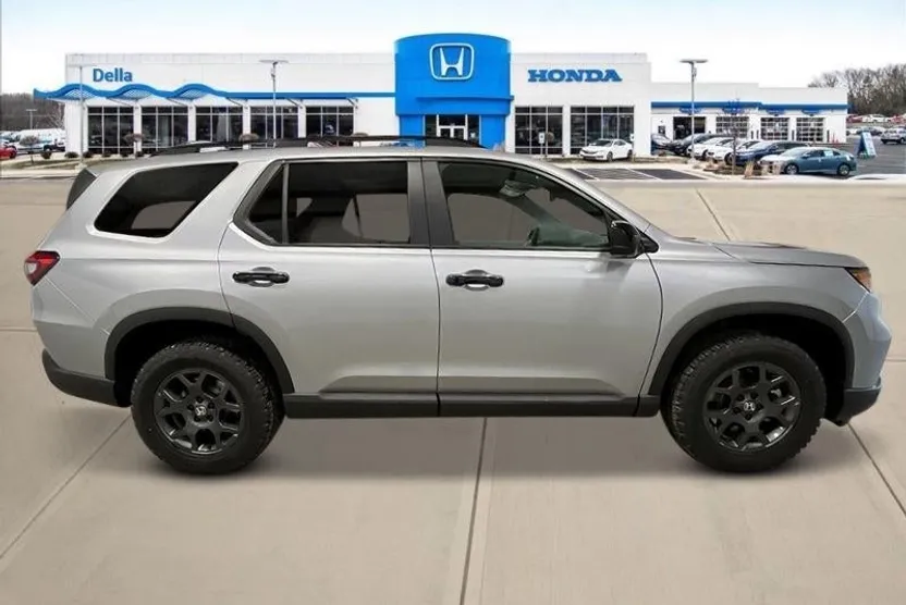 2025 Honda Pilot TrailSport photo 1