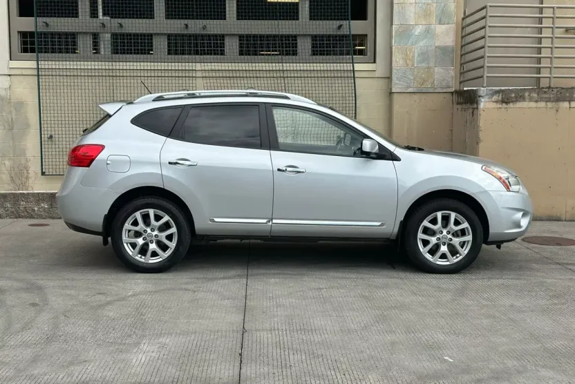2013 Nissan Rogue SV SL photo 1