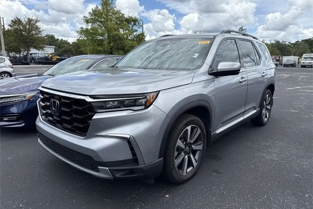 2023 Honda Pilot Touring photo 1