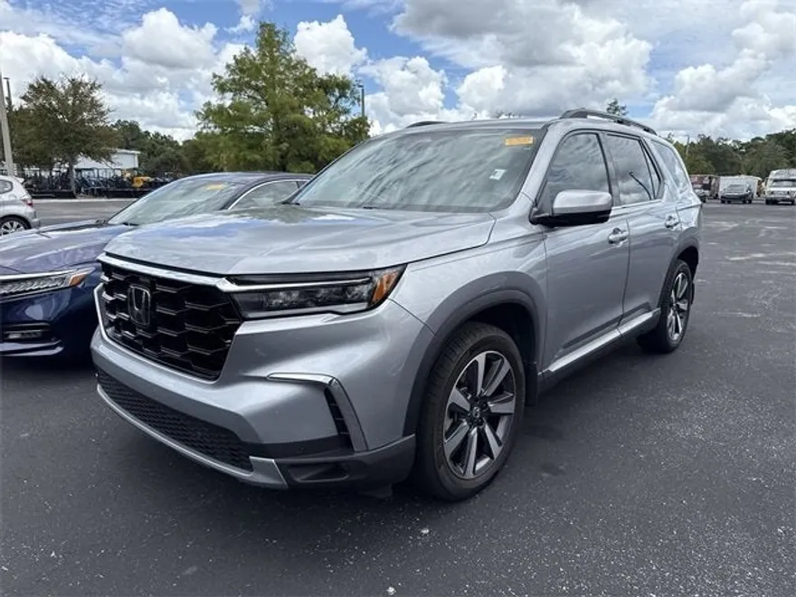 2023 Honda Pilot Touring photo 1