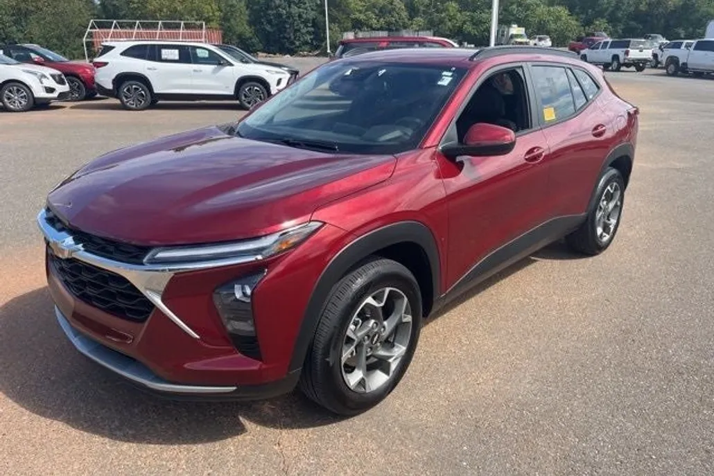 2024 Chevrolet Trax LT photo 1