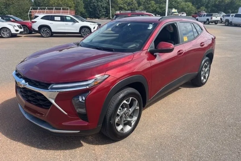 2024 Chevrolet Trax LT photo 1