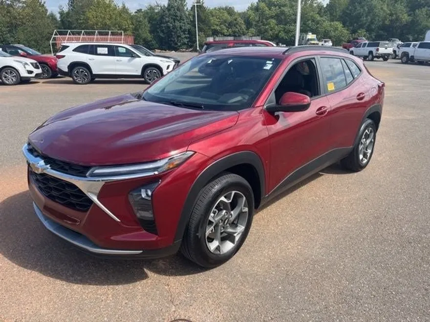 2024 Chevrolet Trax LT photo 1