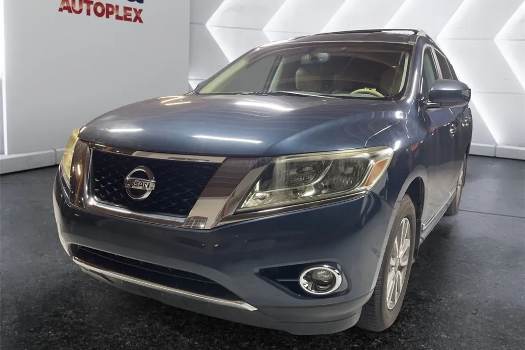 2013 Nissan Pathfinder SL photo 1
