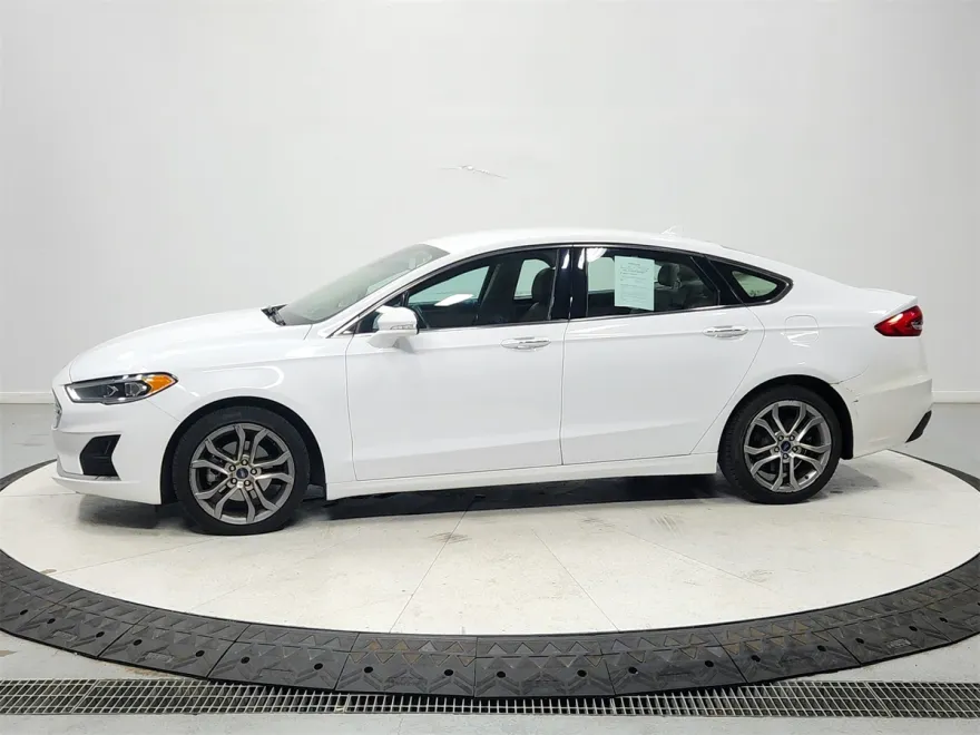 2019 Ford Fusion SEL photo 1