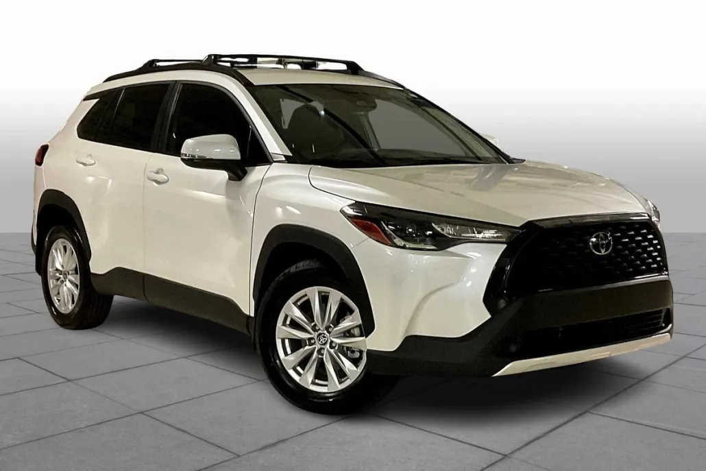 2024 Toyota Corolla Cross LE photo 1