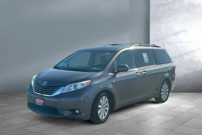 2017 Toyota Sienna XLE photo 1