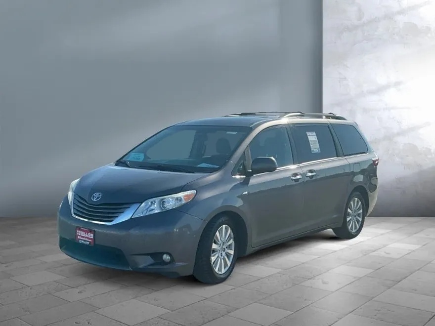 2017 Toyota Sienna XLE photo 1