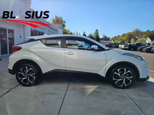 2018 Toyota C-HR XLE photo 4