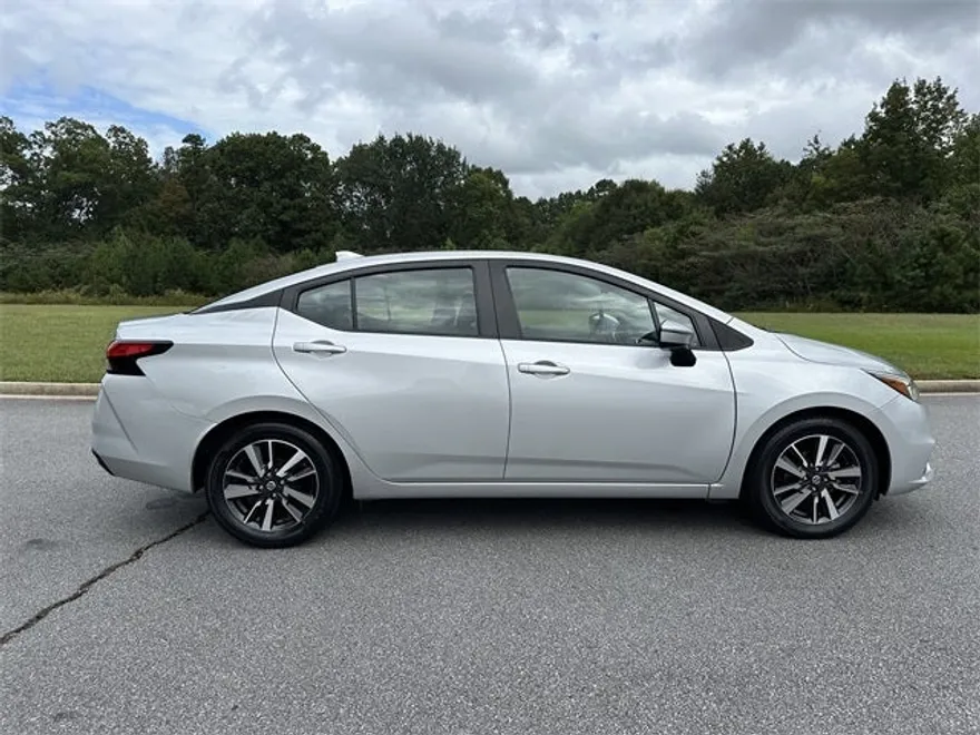 2021 Nissan Versa 1.6 SV photo 1