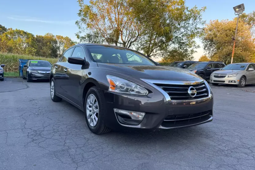 2014 Nissan Altima 2.5 S photo 1