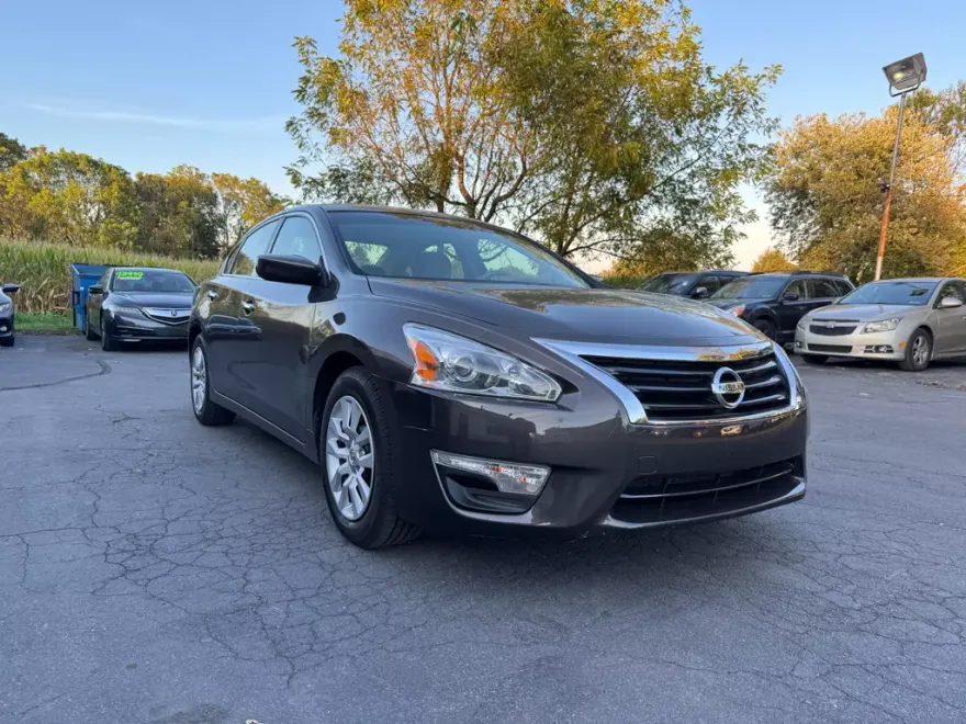 2014 Nissan Altima 2.5 S photo 1