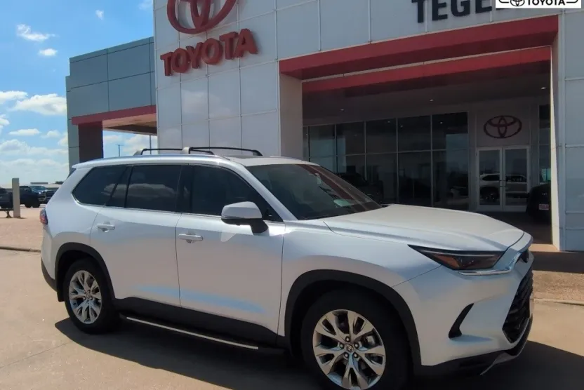 2026 Toyota Highlander Hybrid Limited photo 1