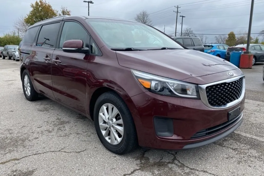 2016 Kia Sedona LX photo 1