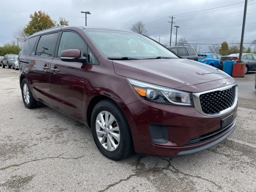 2016 Kia Sedona LX photo 1