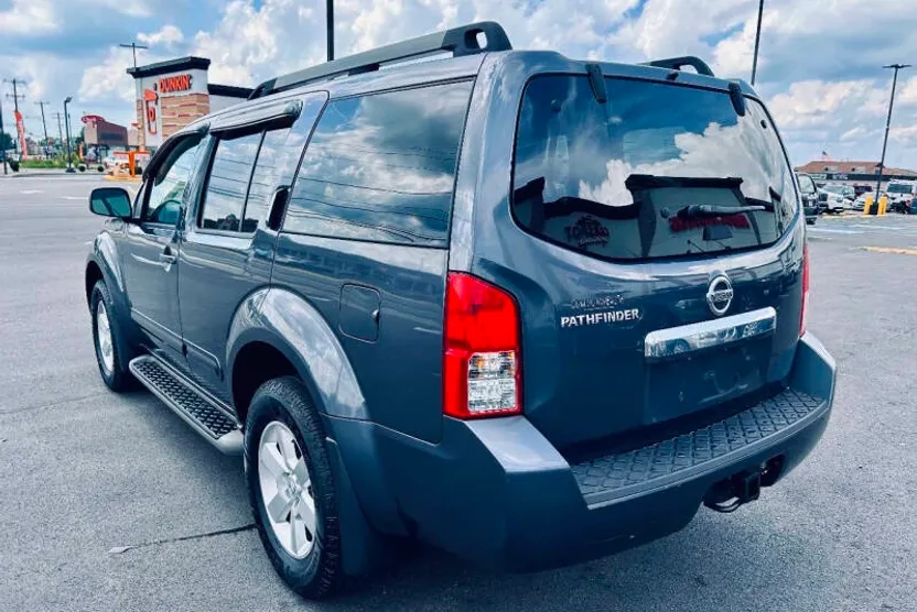 2012 Nissan Pathfinder SV photo 1