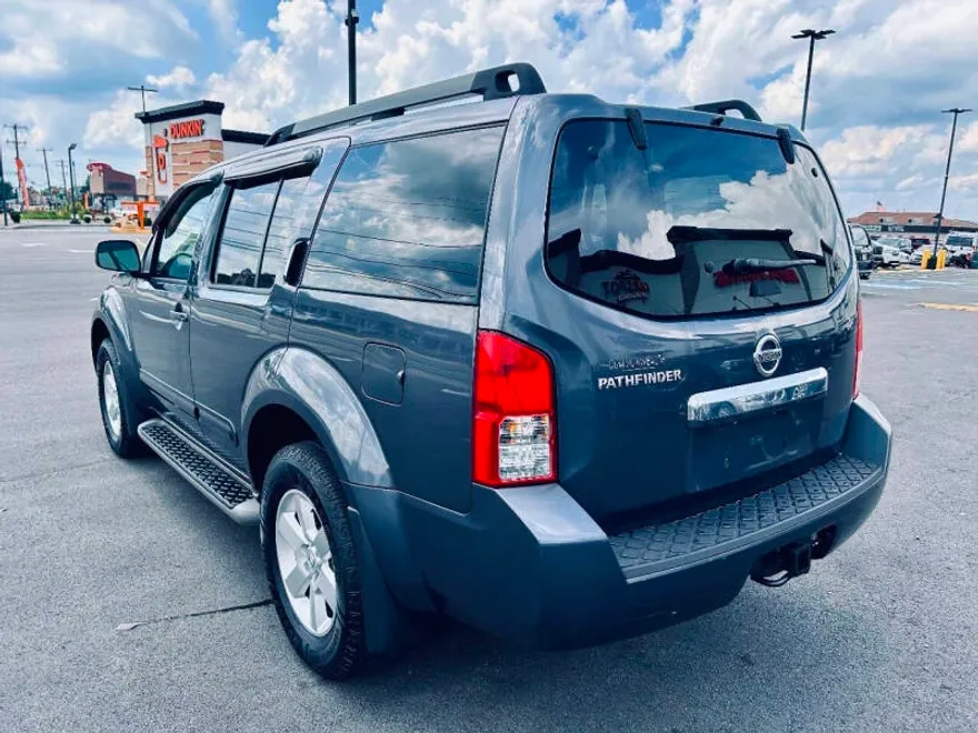 2012 Nissan Pathfinder SV photo 1