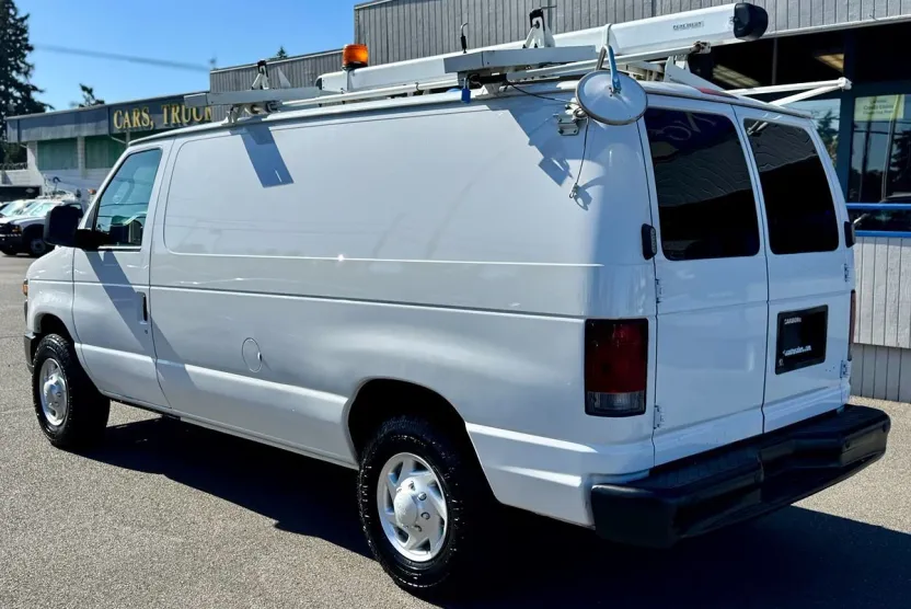 2009 Ford E-250 photo 1