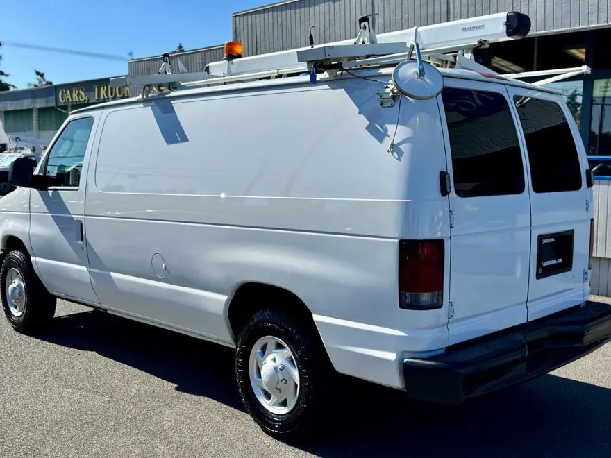 2009 Ford E-250 photo 1