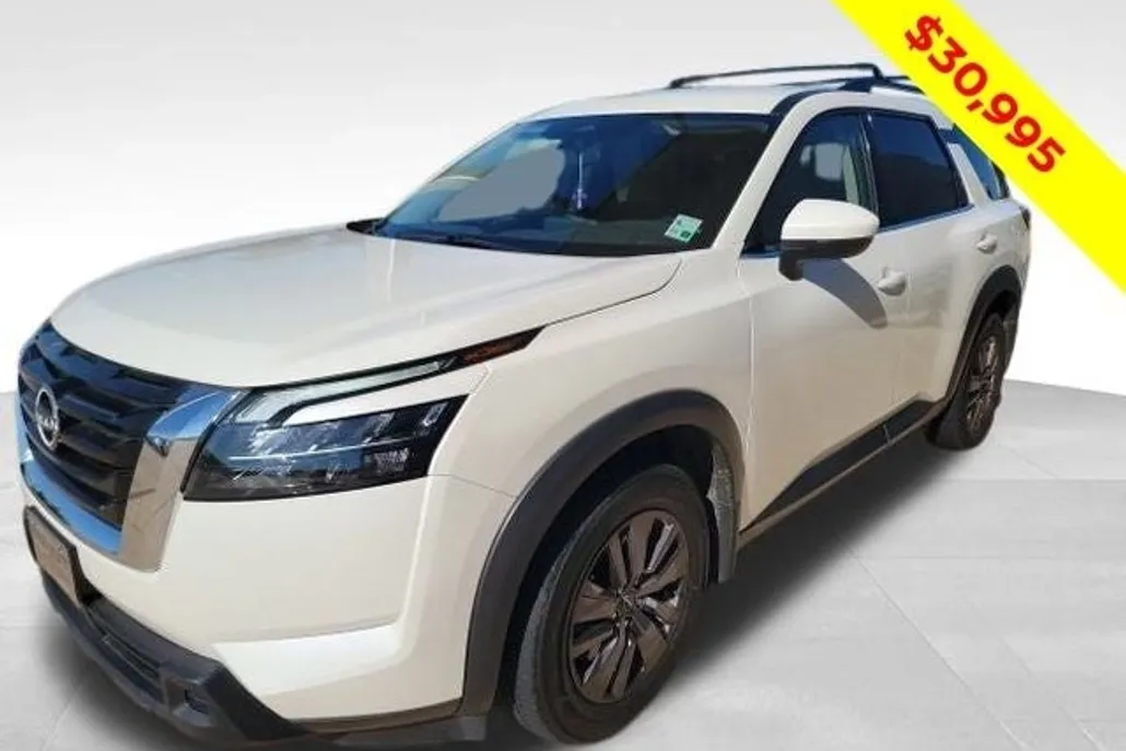 2023 Nissan Pathfinder SV photo 1