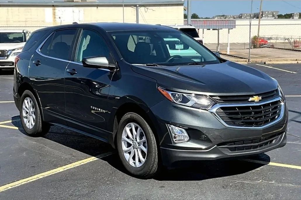 2021 Chevrolet Equinox LT photo 1