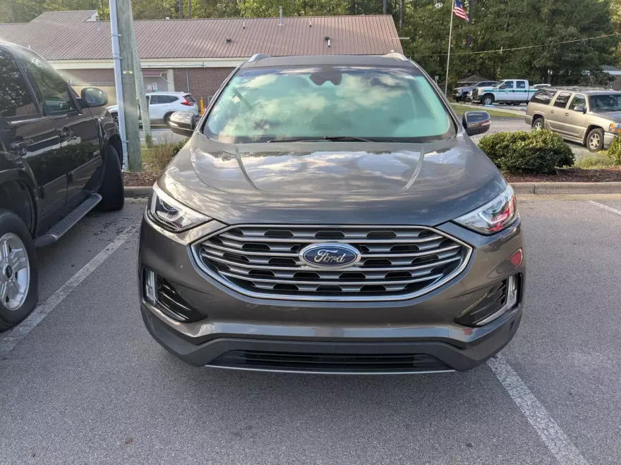 2020 Ford Edge SEL photo 1