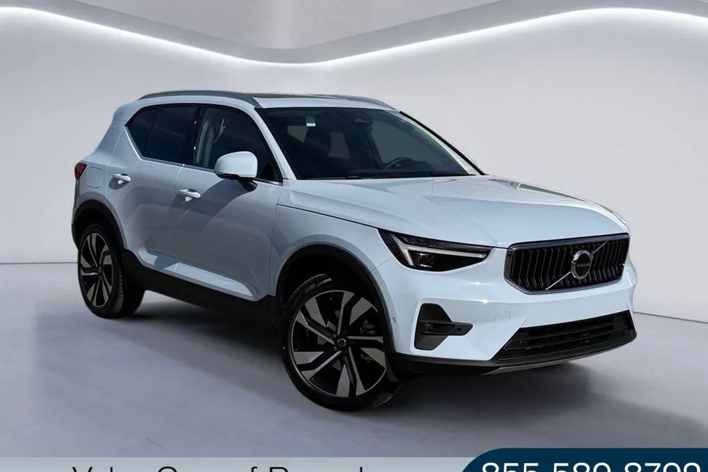 2025 Volvo XC40 photo 1