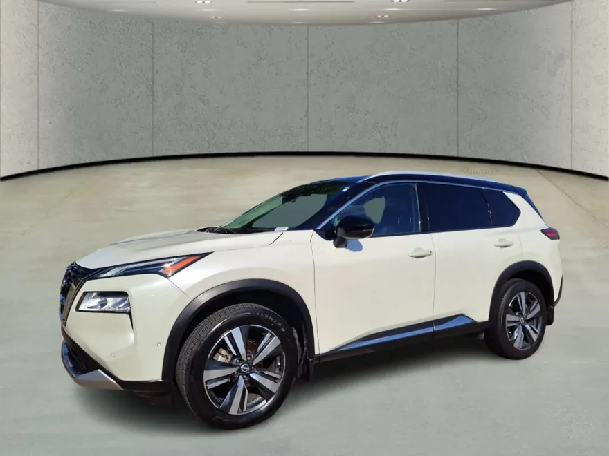 2023 Nissan Rogue Platinum photo 1