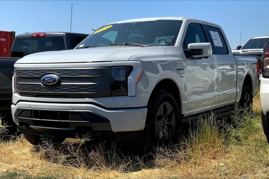 2023 Ford F-150 Lightning Lariat photo 1