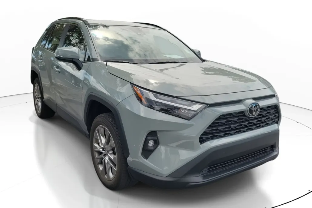 2023 Toyota RAV4 XLE Premium photo 1
