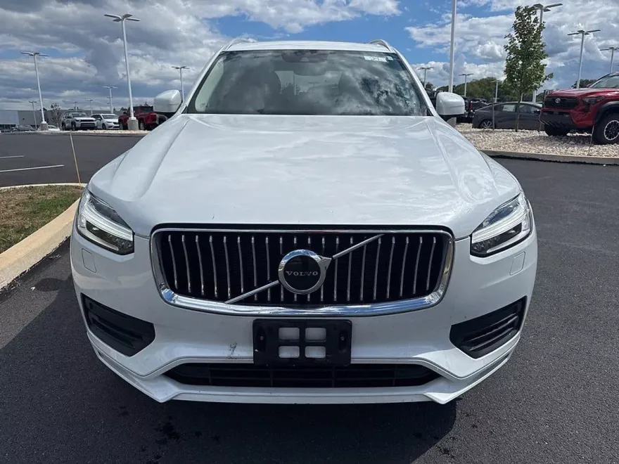 2021 Volvo XC90 T5 AWD Momentum photo 1