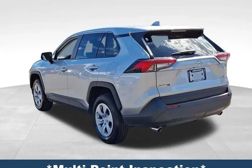 2024 Toyota RAV4 LE photo 1