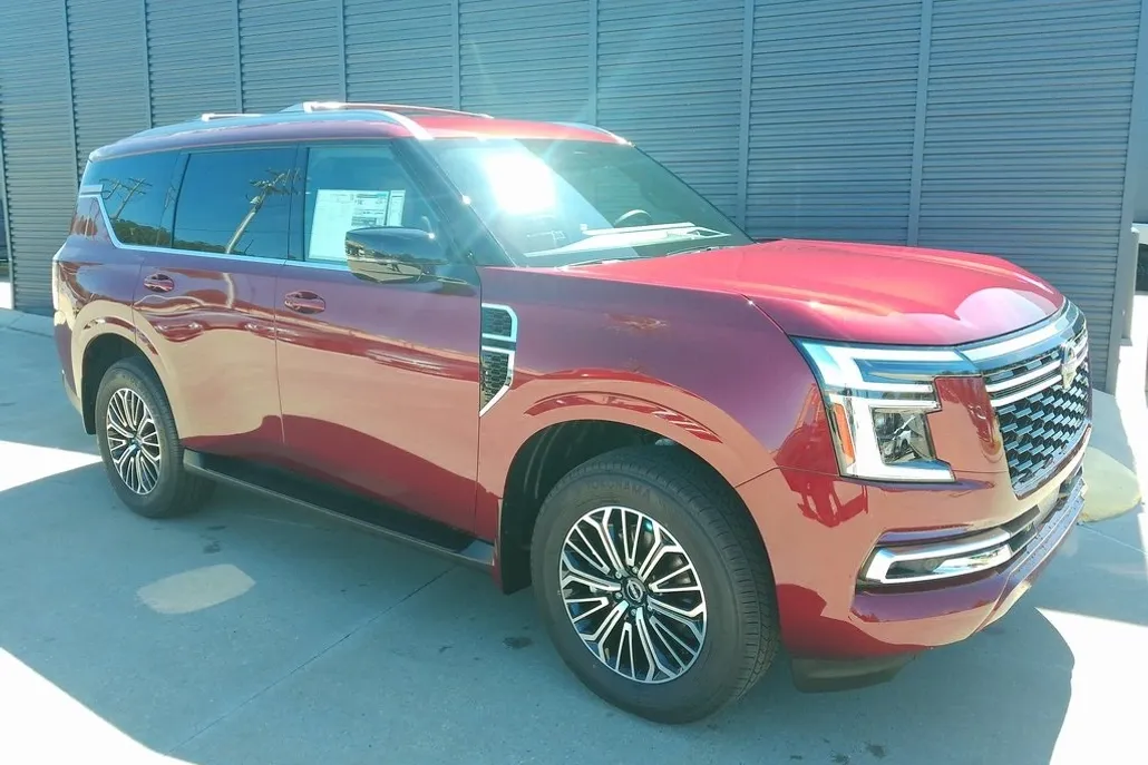 2025 Nissan Armada SL photo 1