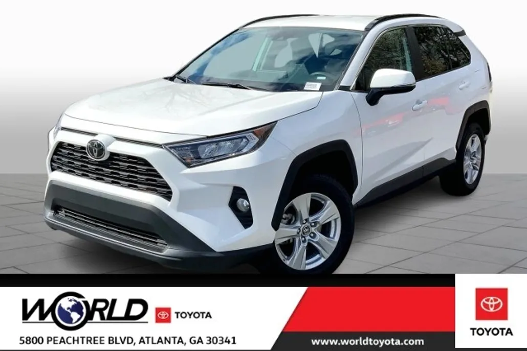 2021 Toyota RAV4 XLE photo 1