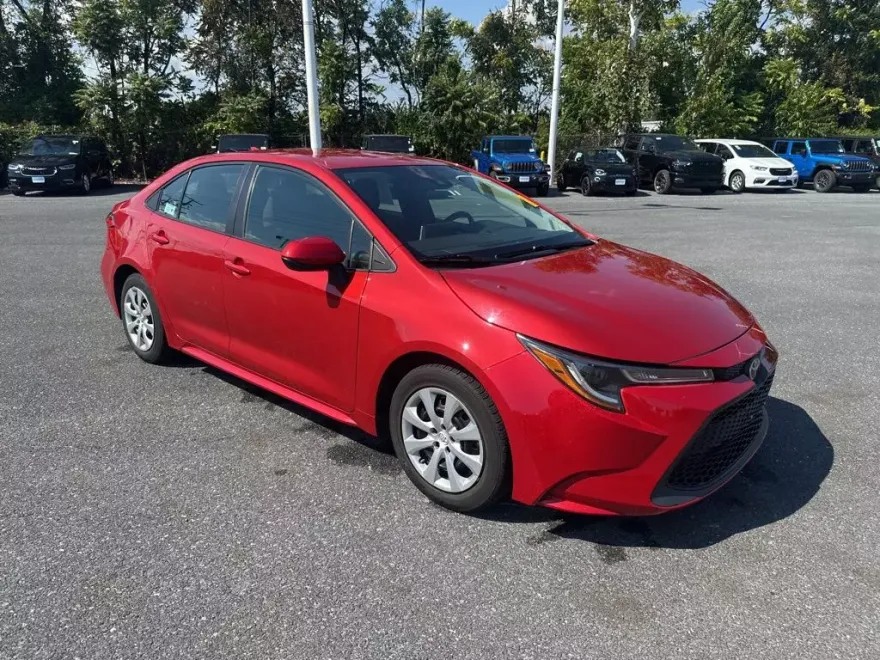 2021 Toyota Corolla LE photo 1