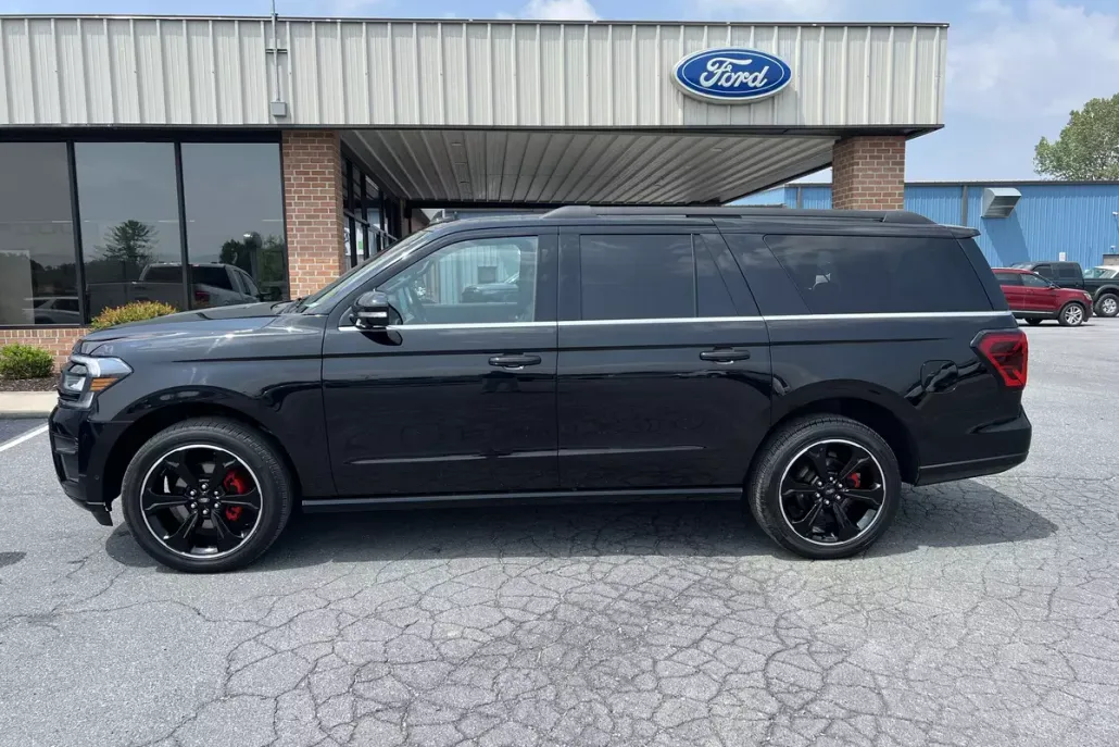 2022 Ford Expedition MAX Limited photo 1
