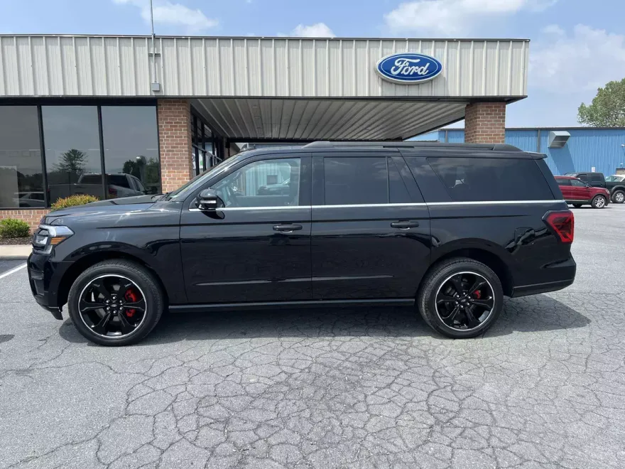 2022 Ford Expedition MAX Limited photo 1