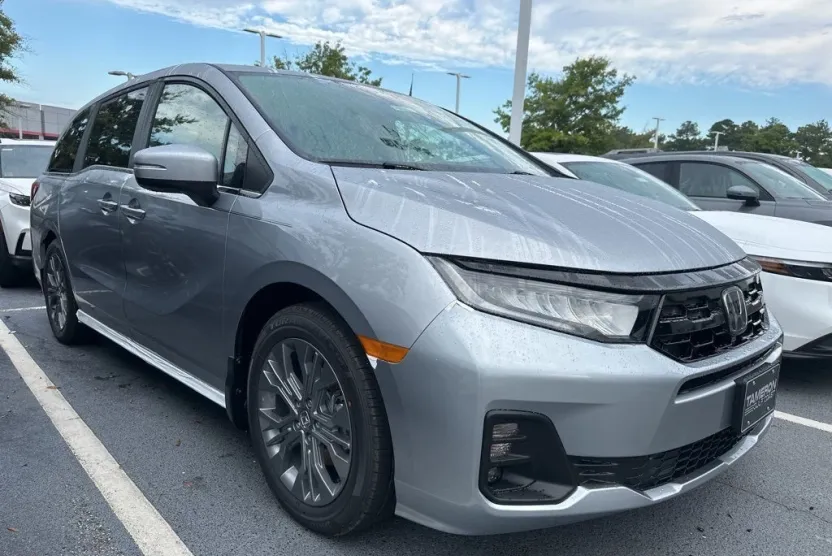 2026 Honda Odyssey Touring photo 1