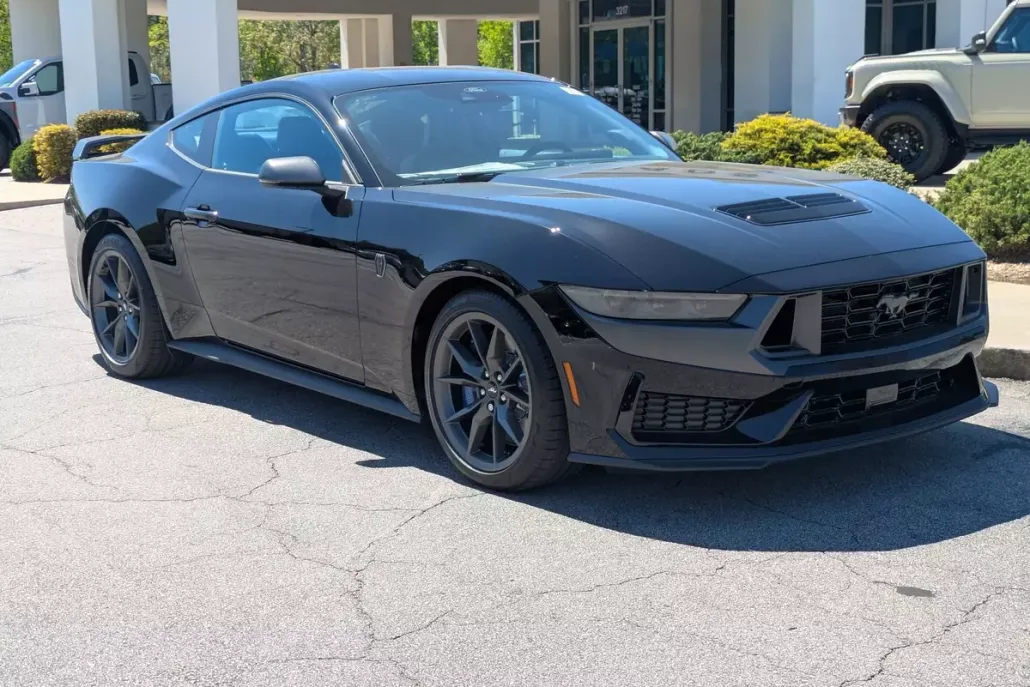2025 Ford Mustang Dark Horse photo 1