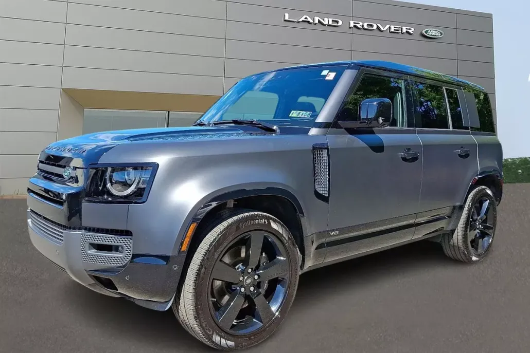 2025 Land Rover Defender 110 V8 photo 1