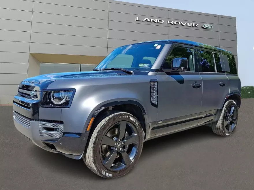 2025 Land Rover Defender 110 V8 photo 1